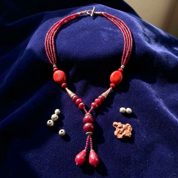 gilgit-baltistan-maroon-necklace-bead-cluster