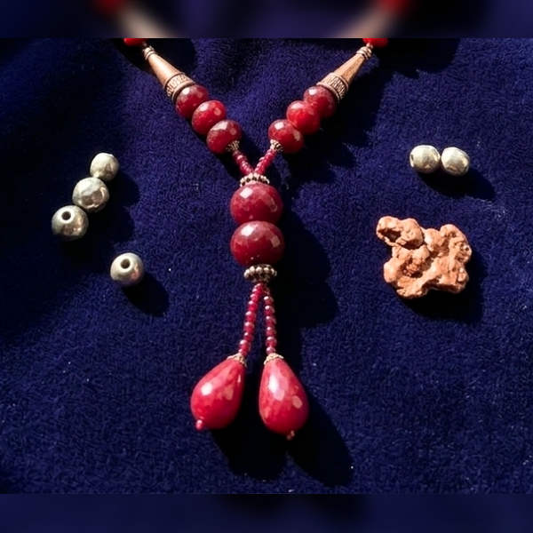gilgit-baltistan-maroon-necklace-drop-bead-detail