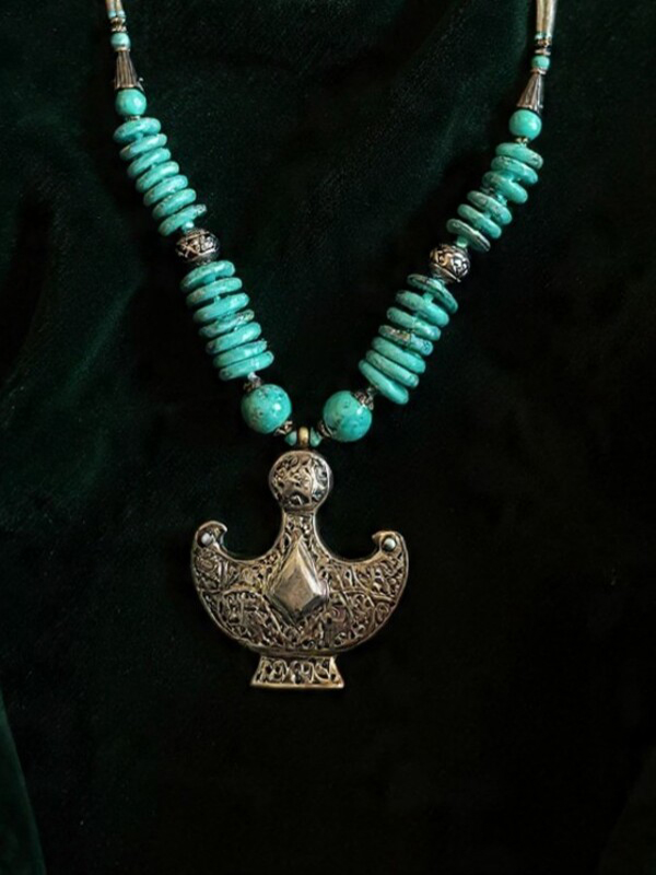 gilgit-baltistan-turquoise-necklace-pendant-detail