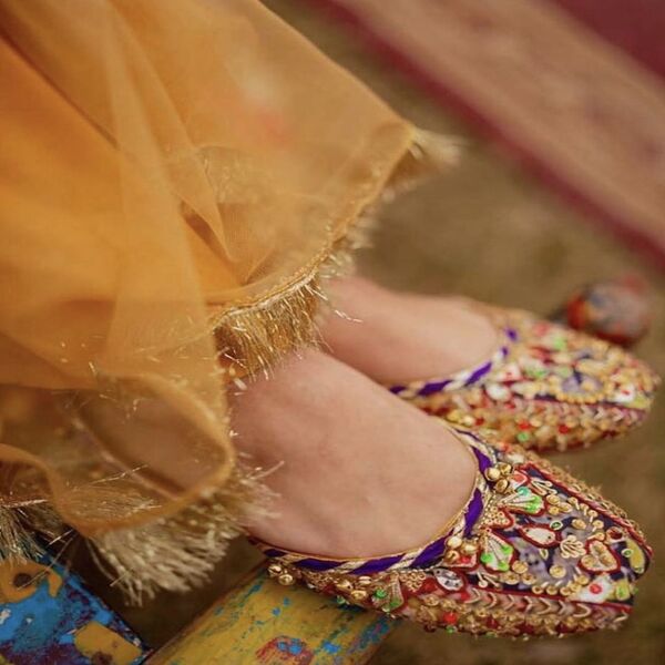 khussa-with-tilla_600x600