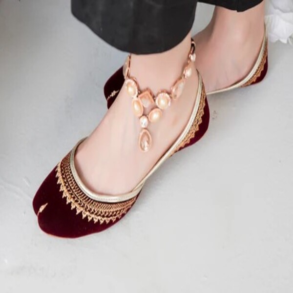 maroon-velvet-khussa_600x600