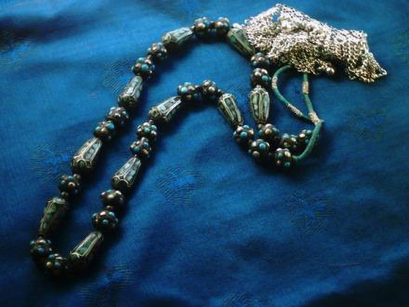 northern-pakistan-laakh-bead-necklace-turquoise-inlay