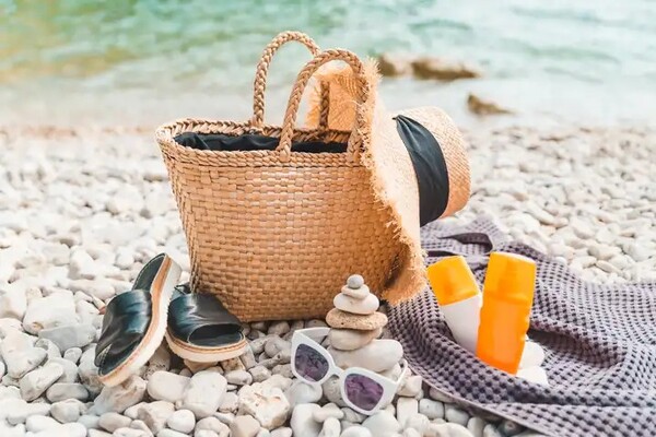 straw-tote-bag-beach-600x400